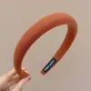 Faixa de cabelo da moda e estilosa na cor café para mulheres, faixa de cabelo versátil de alta qualidade, faixa de cabelo antiderrapante para lavar o rosto, acessório de cabelo estilo coreano