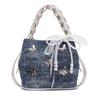 Bolsa Pequena de Textura Exquisita para Verão Feminina 2024 Nova Bolsa Transversal de Ombro Borboleta Corrente Prateada Bolsa Nuvem Atacado