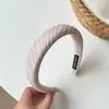 Faixa de cabelo de tecido plissado coreana para testa alta toque premium faixa de cabelo de luxo leve novo de verão clipe de cabelo para pressionar cabelo elástico de cabelo acessório de cabelo