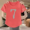 Camiseta feminina de algodão falso cor bordô, manga curta, estilo mãe de verão, modelagem solta, emagrecedora, com design irregular, top de nicho
