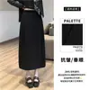 Elegante e graciosa, esta saia floral macia que cobre o quadril apresenta uma cintura lisa minimalista, elasticidade leve confortável e um corte longo casual com formato arqueado.