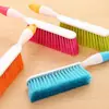 Escova de Cama de Aço Inoxidável com Cabo LongoEscova doméstica de cerdas macias para limpar camas, sofás e quartos
