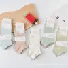 Nuevo Envío Gratis Pack de Tres Pares para Niños Exhibidor de Centro Comercial Supermercado Calcetines para Hombre y Mujer Casual Caña Media Cintura Alta Fabricante