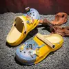 Pantalones de overol nuevos de dibujos animados transfronterizos Zuecos estilo ojo de Minion Sandalias de playa para exteriores Mi Villano Favorito