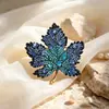 Broche de hoja de arce de cristal para industria pesada, accesorio de alta gama para mujer, exquisito y sencillo ramillete de lujo, para traje o abrigo.