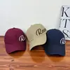 Gorra de Béisbol Retro Coreana Nueva de Primavera y Verano con Letras para Mujer, Gorra Bordada Simple Versátil de Copa Suave que Hace que la Cara se Vea Más Pequeña