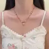 Collar con colgante de cachorro de piedra natural color rosa dopamina, cadena de clavícula de alta gama, accesorio para el cuello estilo festivo