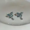 Pinza para Oreja de Mariposa Azul Brillante, Súper Hada Metálico Fresco, Diseño de Nicho, Versátil Elegante, Pinza de Hueso de Oreja de Gama Alta para Mujeres