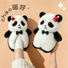 Invierno 2026 Nuevo Estilo Coreano Muñeco de Peluche con Bordado de Panda Lindo Artículo Popular Hogar Interior Exterior Cálido Niña Estudiante