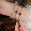 Pulsera Rombo Flor Chapada en Oro Real de 14K Pulsera de Moda Retro Elegante con Estilo Lujo Accesible Joyería de Gama Alta para Mujeres