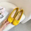 Sapatos Baixos Slip-On Redondos com Laço de Camurça Aumentadores de Altura 5cm para Mulheres, Novos Sapatos Baixos de Ballet Slip-On Retrô para Primavera 2025