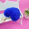 Venta caliente llavero de felpa de amor llavero de bola de pelo de corazón de melocotón colgante accesorios para equipaje de dama coche al por mayor