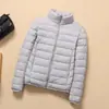 Chaqueta de Algodón Rellena de Plumas Marca de Moda para Mujer Ligera Corta 2023 Cuello Otoño e Invierno Nueva Ajustada Ligera Cálida Chaqueta Blanca de Felpa