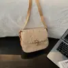 As bolsas pequenas populares deste ano para mulheres 2026 Verão nova bolsa de ombro único transversal quadrada pequena de renda tecida da moda celebridade da internet