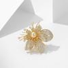 Broche de flor tridimensional de lujo ligero de alta calidad ligeramente incrustado con circonita accesorios para abrigo de otoño e invierno suéter temperamento de socialité corsage femenino