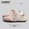 Zapatillas de Entrenamiento Globales Rosas Alemanas para Mujer 2026 Verano Nuevo Modelo Estudiante Versátil Nicho Casual Planas A-Gan Shoes