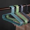 Percha sin costuras de plástico para el hogar, estante de almacenamiento de fábrica de ropa para adultos a prueba de viento, soporte para ropa de adulto, tienda de tintorería, colgador de ropa, personalización