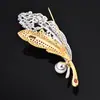 Broche de Pluma de Zirconio Rosa Plateado Estilo Lujo Ligero, Accesorios de Corsage de Perla Natural de Alta Gama, Elegantes y Exquisitos, Regalo de Vacaciones