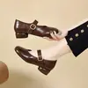 Sapatos Mary Jane de bico redondo para mulheres, novo modelo da primavera de 2026, sapatos baixos com uma única tira e fivela, sapatos boneca, sapatos femininos de bico quadrado raso com fivela única