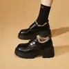 Mocasines británicos de mujer para aumentar la altura, forrados de felpa para invierno, zapatos de cuero negros de moda 2026 para commuting, zapatos de algodón cálidos de suela gruesa para mujer