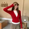 Camiseta feminina estilo coreano, com zíper e decote V, de mangas compridas, com design elegante e caimento justo que cria uma silhueta valorizadora, perfeita para um look moderno e versátil.. 26277