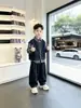 Conjunto de 3 Peças Novo para Meninos em 2026: Camisa com Colete Jeans para Primavera e Outono, Roupa Casual Descolada e Estilosa para Crianças Maiores