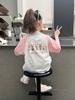Camiseta Branca Raglan Colorida Contrastante Infantil Moda Feminina Tops Soltos de Manga Curta para Crianças Maiores e Meninas Novo Estilo Verão 2025
