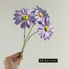 Crisântemo de 3 Cabeças 3D Decoração Macia Flor Artificial de Camomila Flor Falsa Decoração para Sala de Estar de Casa Conjunto Floral Buquê de Casamento