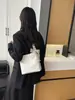 Bolso grande de mujer estilo coreano, nuevo diseño de nicho de moda de Henggeng, elegante bolso de hombro y cruzado, bolso cuadrado pequeño de moda para debajo del brazo