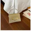 Bolso de Mano para Mujer Verano 2025 Nuevo Bolso Cuadrado Pequeño Transfronterizo con Acabado de Alta Gama, Bolso Cruzado Versátil, Bolso Pequeño de Moda