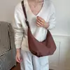 Bolsa de gran capacidad tipo dumpling para mujer, versión coreana, bolso de hombro de moda vintage, nuevo bolso de ante de nicho para debajo del brazo de principios de otoño 2025