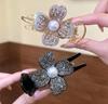 Presilha de cabelo trevo de quatro folhas com pérolas e strass, presilha de cabelo flor, acessório de cabelo para coque, fixador de rabo de cavalo alto, presilha de cabelo de três dentes, atacado
