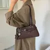 Bolso de axila de nicho de alta gama para mujer, nuevo modelo de otoño 2026, gran capacidad, versátil para ir al trabajo, bolso tote tipo baguette de un solo hombro