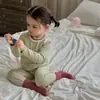 Conjunto de Roupa de Casa Sem Costura de Algodão Puro com Lycra Outono/Inverno 2026 para Crianças Meninos Meninas Bebê Blusa de Outono Calças de Outono Conjunto de Pijama