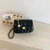 Bolso Pequeño Cuadrado de Moda Estilo Coreano para Mujer 2026 Verano Nuevo Bolso de Cadena Sólido Simple Bolso Cruzado de Hombro Personalizado Ins