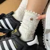 Calcetines de Verano para Mujer con Encaje Dulce en Relieve de Gato, Lindos Accesorios con Colgante Pequeño Estilo Japonés Ins, Calcetines Versátiles de Media Pantorrilla para Chicas JK
