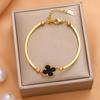 Venta caliente transfronteriza Trébol de la suerte diseño de moda simple titanio de acero con recubrimiento al vacío de alta calidad no se decolora Pulsera para mujer