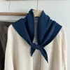 Bufanda Triangular de Lana, Estilo Coreano de Nicho, Contiene Lana, Sensación de Alta Gama, Bufanda Simple de Invierno para Mujer, Bufanda Versátil Coreana para el Cuello, Color Sólido