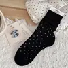 Meias largas de bolinhas marrons para mulheres, meias de cano médio, meias de algodão versáteis estilo retrô coreano para maternidade, adequadas para usar com sapatos baixos de couro