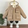 Jaqueta de algodão quente forrada com fleece para meninos no inverno, novo estilo, espessa para idades de 6 a 14 anos, moderna e da moda