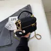 Bolsa de Ombro com Design de Nicho Popular 2025 Nova Moda Bolsa Transversal Outono e Inverno Tendência Pequena Quadrada para o Dia a Dia
