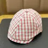 2026 Gorra de Béisbol a Cuadros Simple Nueva Primavera y Verano Casual Versátil Fresca Artística Boina Gorra de Periodista Moderna
