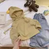 Nuevo modelo 2026 sudadera con capucha unisex para niños, playera base para principios de otoño, adecuada tanto para usar por dentro como por fuera, top básico a rayas de moda