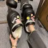 Zapatos de plataforma a la moda con agujeros de estrella para exteriores para mujer, nuevos y lindos zapatos de algodón cálidos con suela gruesa de dibujos animados para otoño e invierno 2026