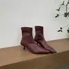 Botines de punta fina estilo francés, ajustados, con elástico en el tobillo y tacón fino, con forro de felpa, un diseño moderno y minimalista, y un look retro clásico.