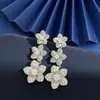 Colar Exquisito de Pétalas de Diamante Ilumina Elegante Temperamento Flor Inteligente de Cinco Pétalas Colar Ilumina Interpretação de Luxo Leve Charme Único