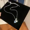 Ilha Azul Claro do Mar! Colar com pingente quadrado de zircônia azul em formato de flor, corrente para clavícula de luxo leve e nicho, colar de alta qualidade para mulheres