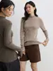 Camiseta Base de Lana de Seda de Cuello Alto para Mujer, Suéter de Color Sólido Nuevo Otoño/Invierno 2026, Corte Ajustado, Top de Punto Amigable con la Piel
