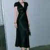 Vestido de renda para cílios de ácido acético de alta qualidade WAN com decote em V, mangas bufantes, cintura de cetim e barra em cauda de sereia drapeada