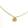 Collar con Colgante de Alfabeto de Acero Inoxidable 26 Letras, Cadena para Clavícula, Pieza Redonda Chapada al Vacío en Oro de 18 Quilates, Colgante de Acero de Titanio de Moda, Superventas Transfronterizo